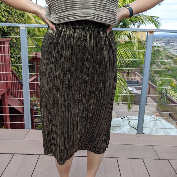 Forever 21 Black/Gold Skirt - Picture 1 of 4